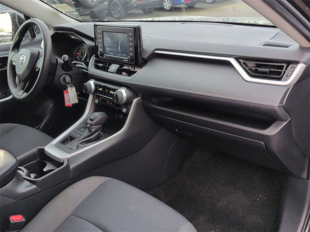 Used 2021 Toyota RAV4 LE image 30