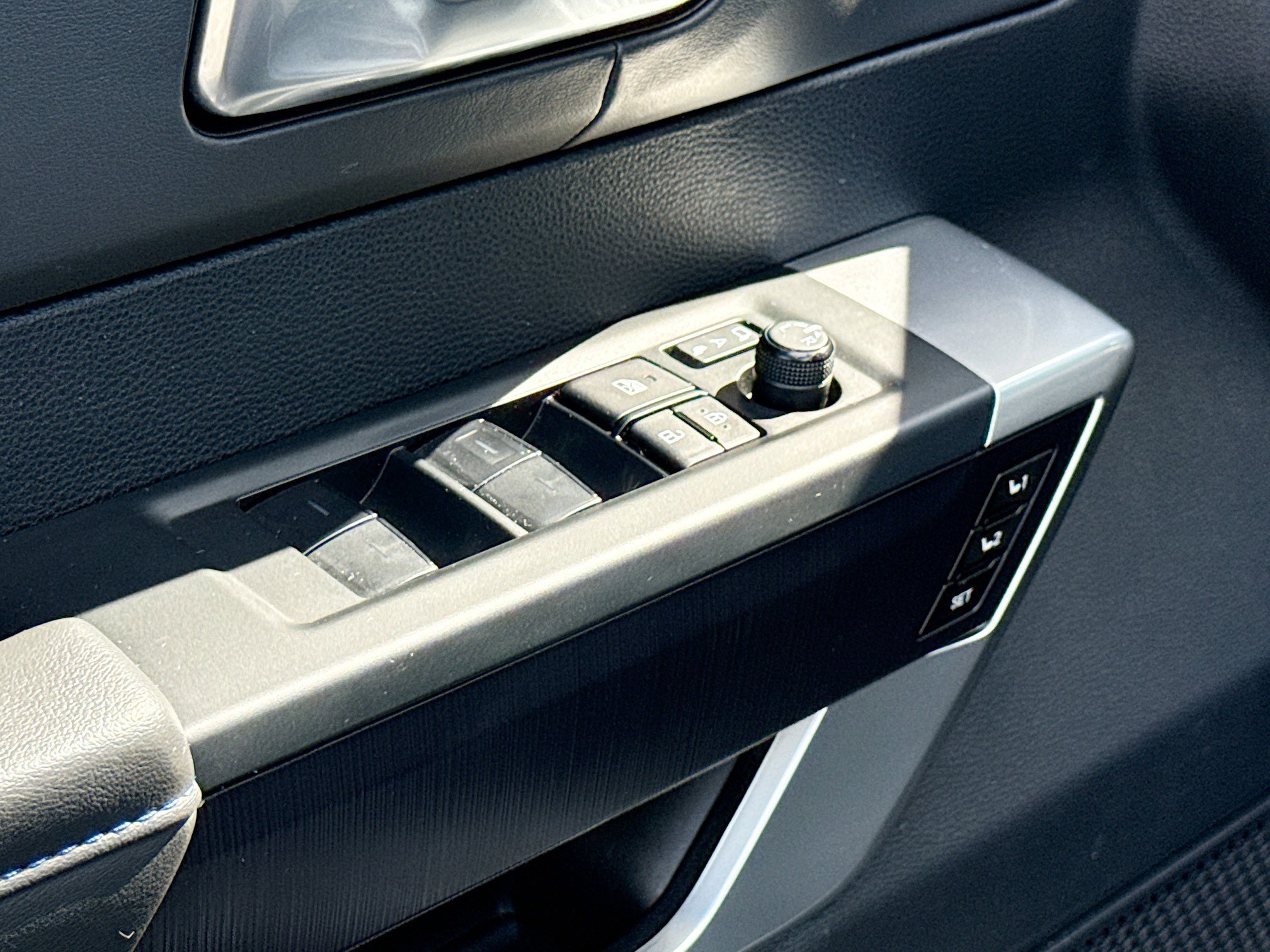 Used 2023 Toyota Sequoia Platinum AWD/4WD image 11