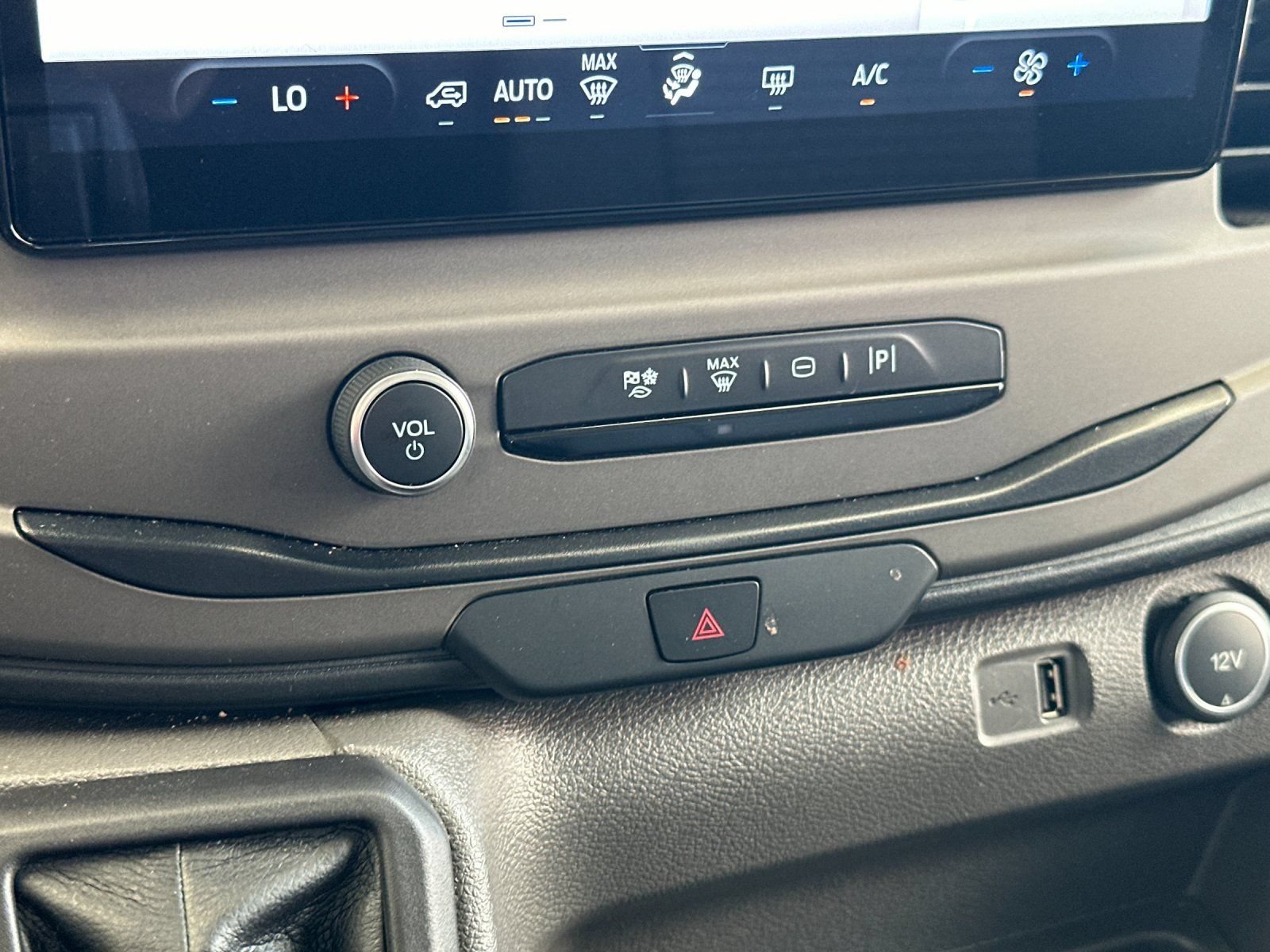 Certified 2022 Ford Transit 350 XLT RWD image 21