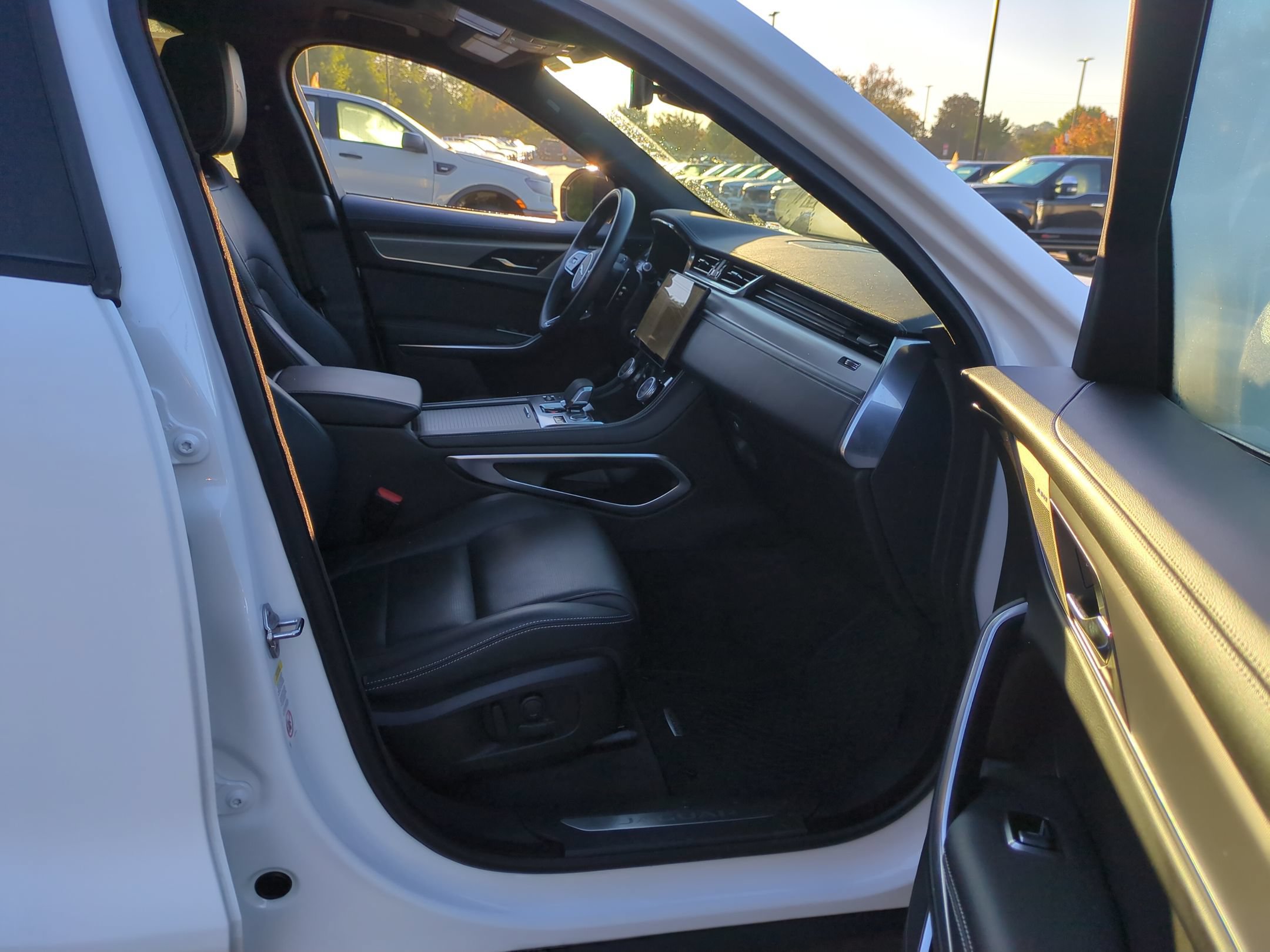 Used 2025 Jaguar F-PACE R-Dynamic S AWD/4WD image 38