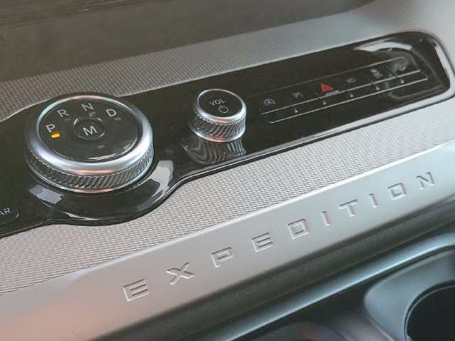 Certified 2025 Ford Expedition Active AWD/4WD image 17