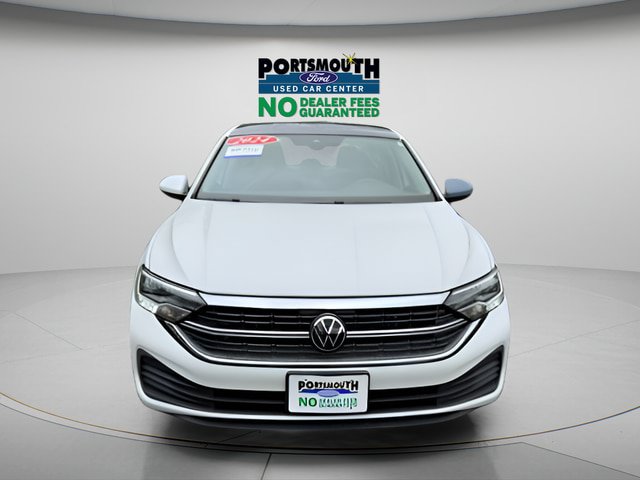 Used 2024 Volkswagen Jetta SE w/ Panoramic Sunroof Package FWD image 9