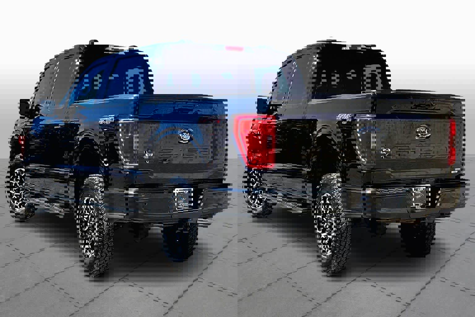 Certified 2022 Ford F150 XLT w/ Equipment Group 302A High image 4