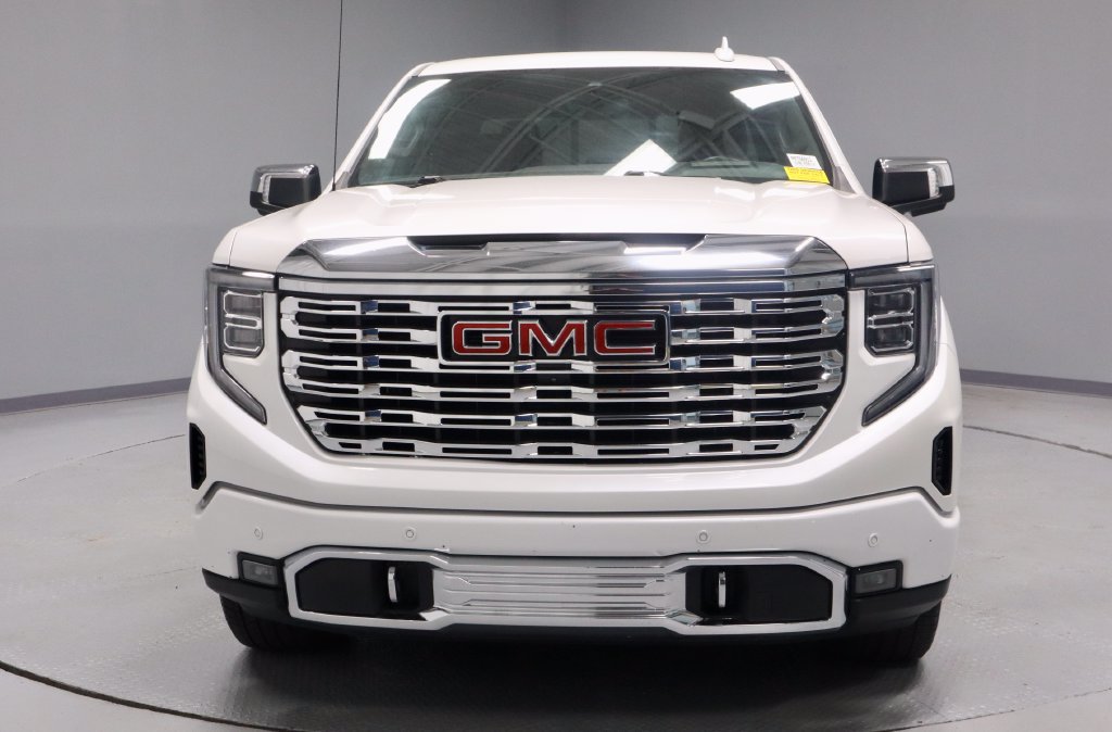 Used 2024 GMC Sierra 1500 Denali w/ Technology Package AWD/4WD image 6