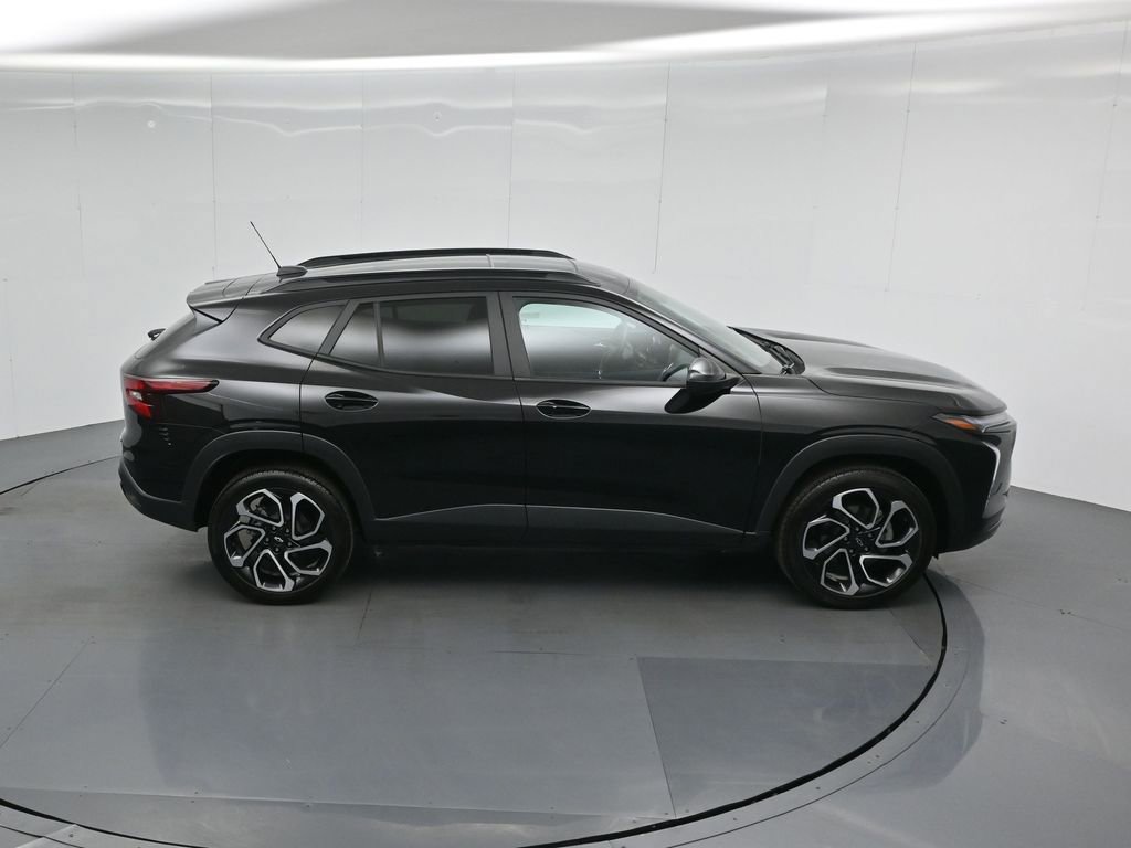 Used 2024 Chevrolet Trax RS w/ Sunroof Package FWD image 35