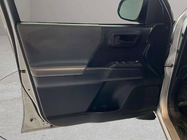 Used 2018 Toyota Tacoma SR AWD/4WD image 14