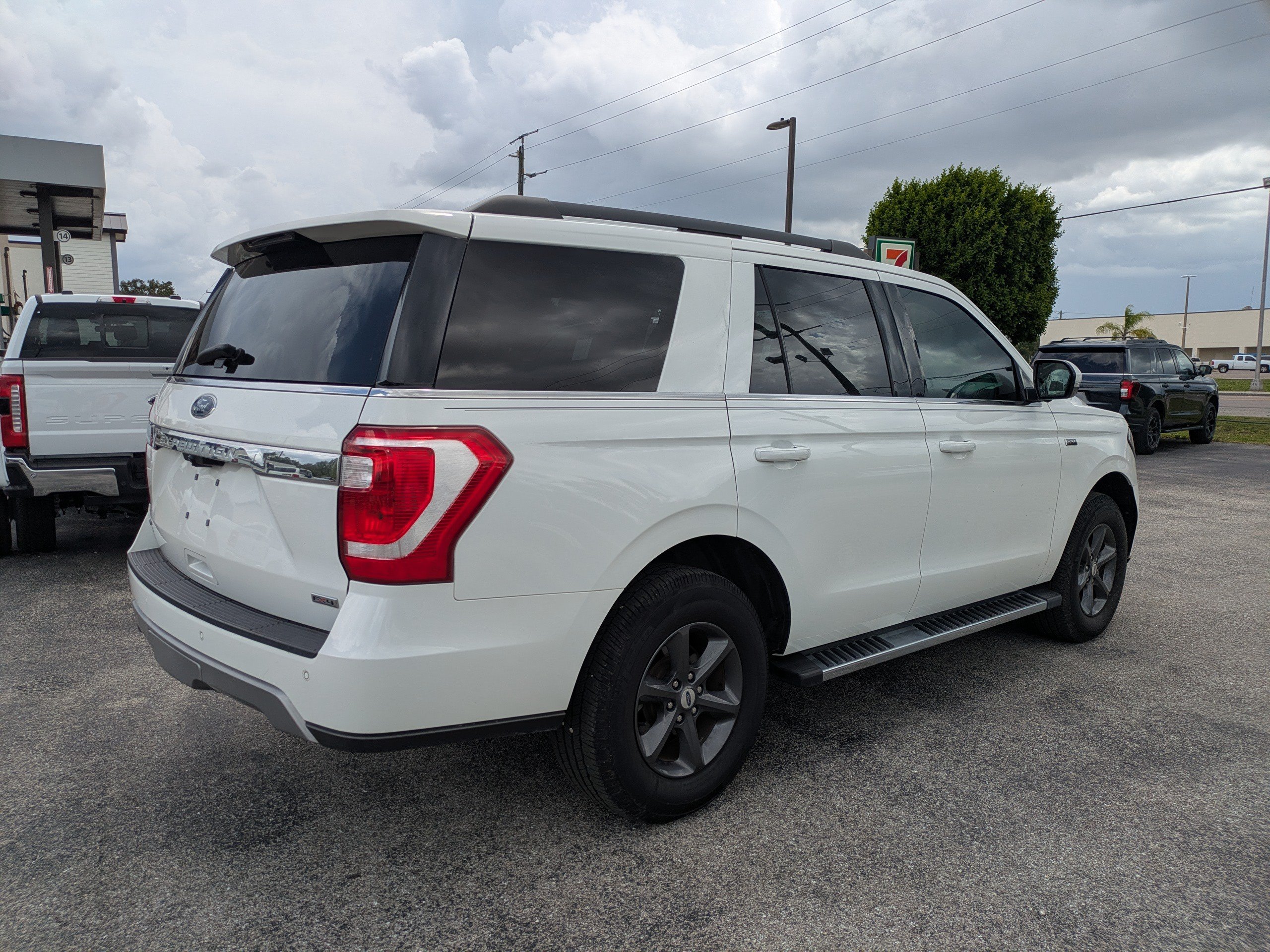 Certified 2021 Ford Expedition XLT AWD/4WD image 4