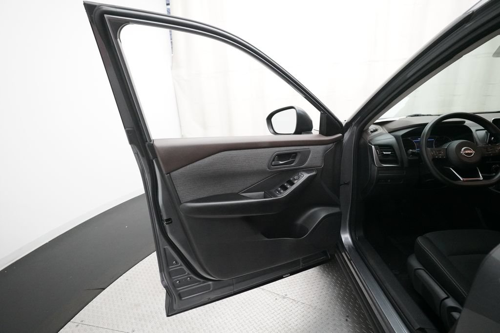 Used 2023 Nissan Rogue S AWD/4WD image 27