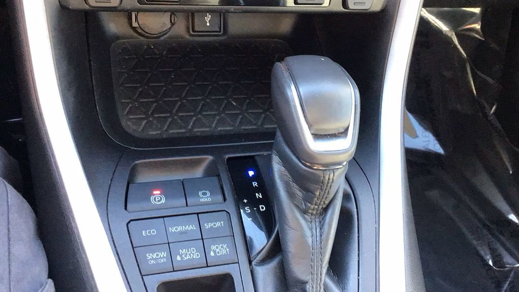 Used 2022 Toyota RAV4 XLE Premium image 27