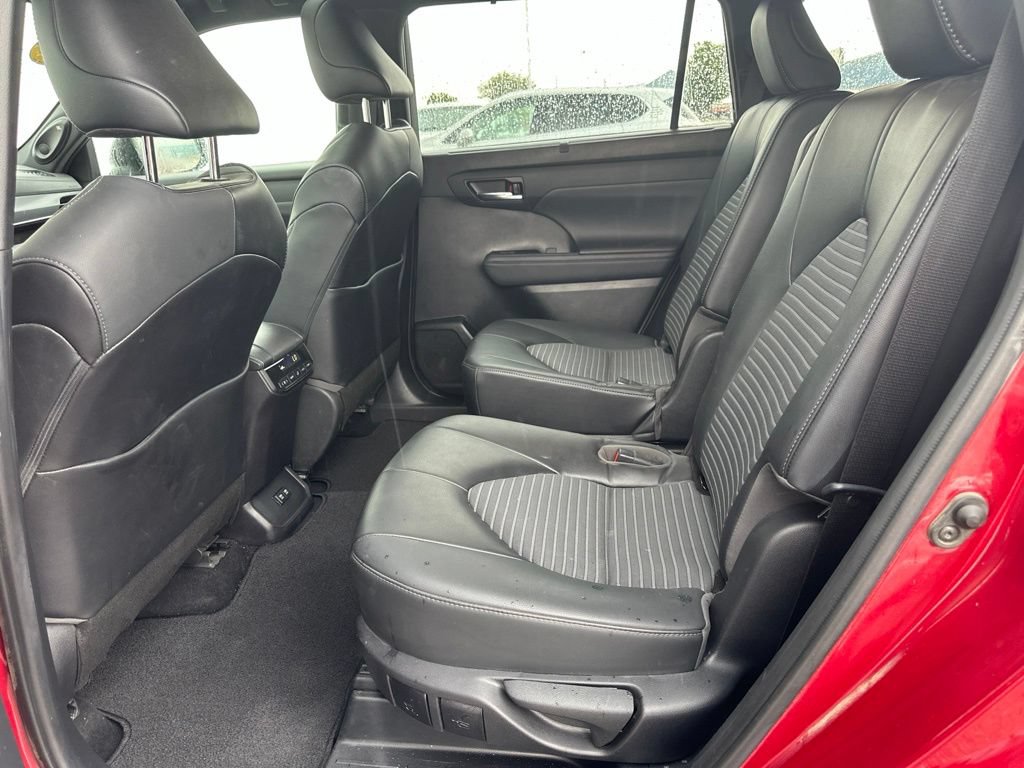 Used 2021 Toyota Highlander XSE AWD/4WD image 18
