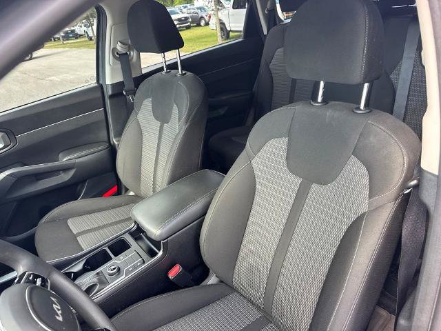 Used 2023 Kia Sorento LX FWD image 10