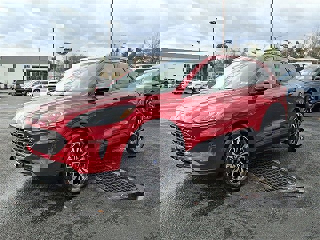 Certified 2022 Ford Escape SE w/ SE Sport Appearance Package image 3