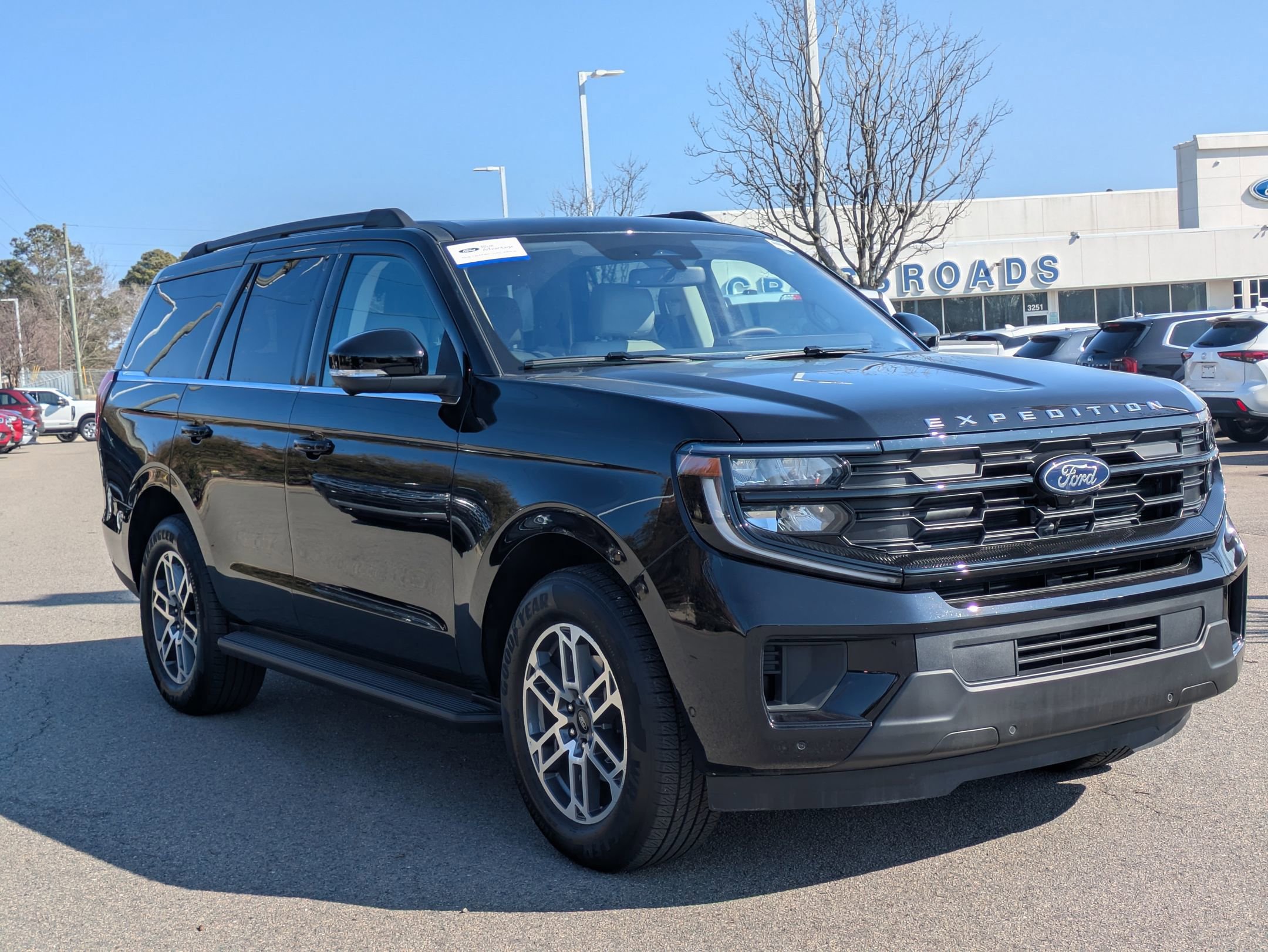 Certified 2025 Ford Expedition Active image 8