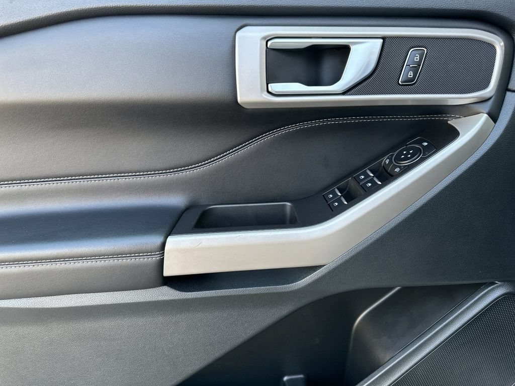 Certified 2024 Ford Explorer XLT RWD image 10