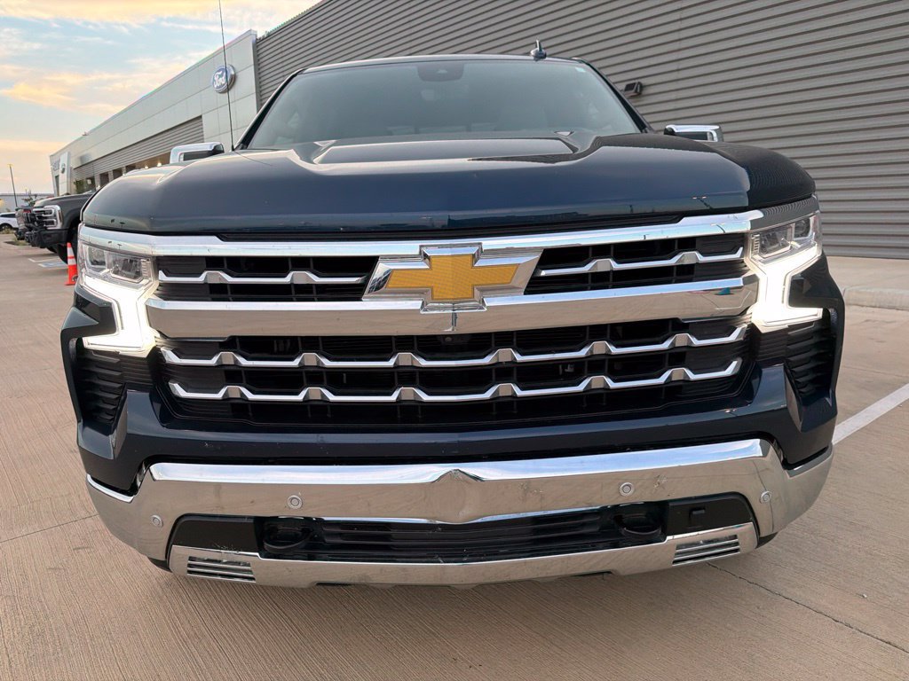 Used 2023 Chevrolet Silverado 1500 LTZ w/ LTZ Premium Package AWD/4WD image 8