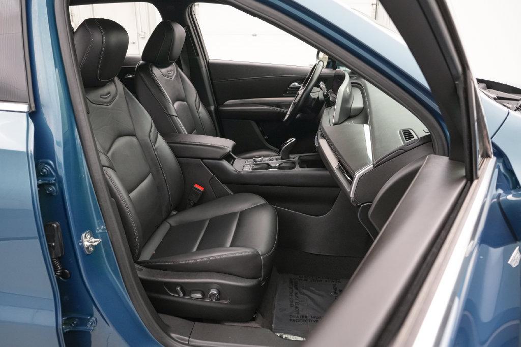 Used 2025 Cadillac XT4 Premium Luxury FWD image 23