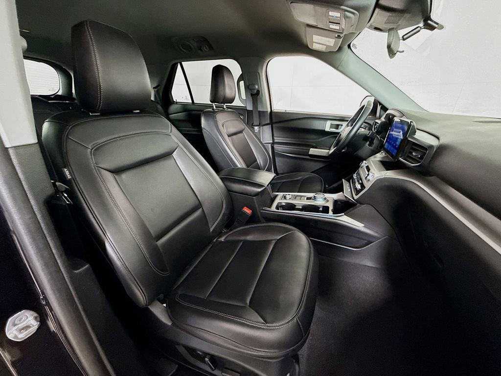 Certified 2023 Ford Explorer XLT w/ Equipment Group 202A image 28