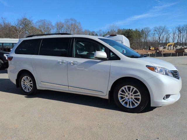 Used 2017 Toyota Sienna L image 7