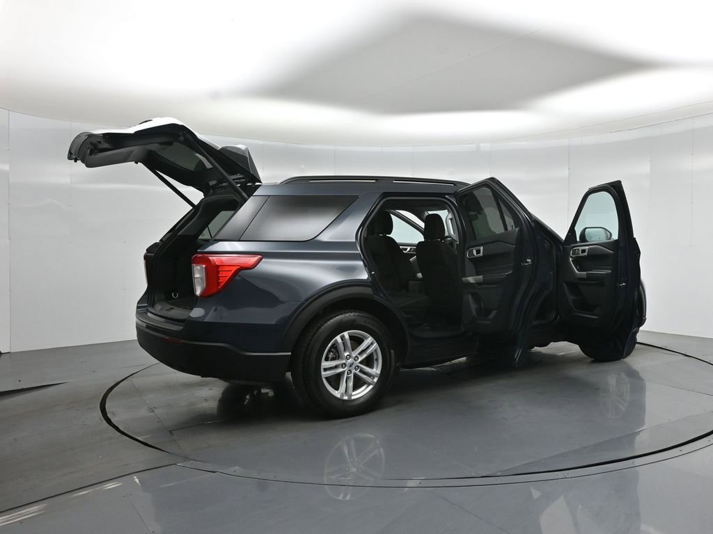 Certified 2023 Ford Explorer XLT RWD image 5