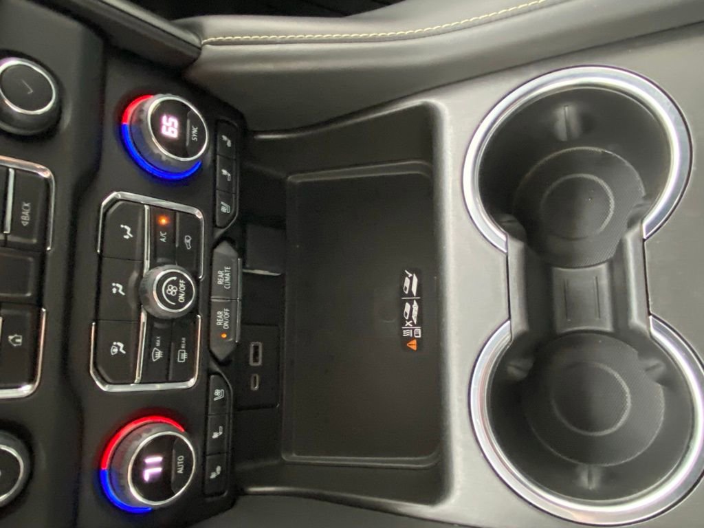 Used 2022 Chevrolet Suburban Premier AWD/4WD image 19