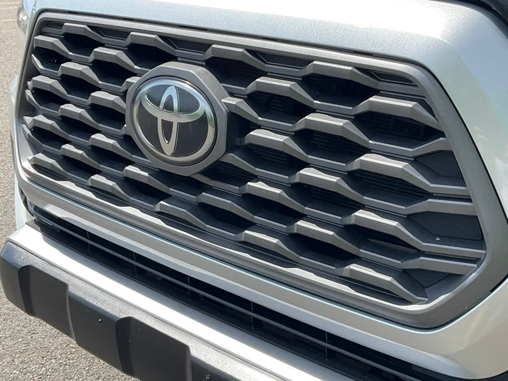 Used 2022 Toyota Tacoma TRD Off-Road AWD/4WD image 23