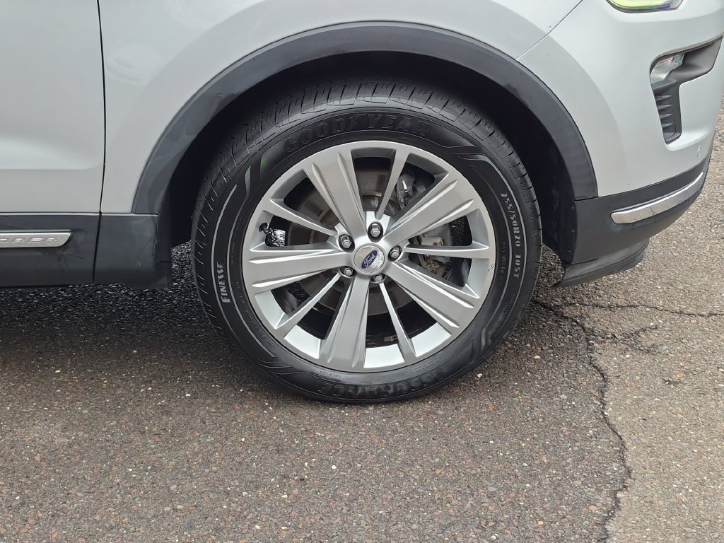 Certified 2018 Ford Explorer Limited AWD/4WD image 19