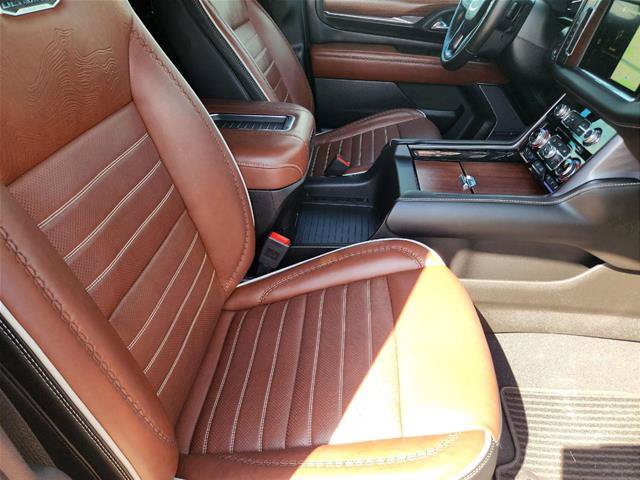 Used 2024 GMC Yukon XL Denali Ultimate AWD/4WD image 14