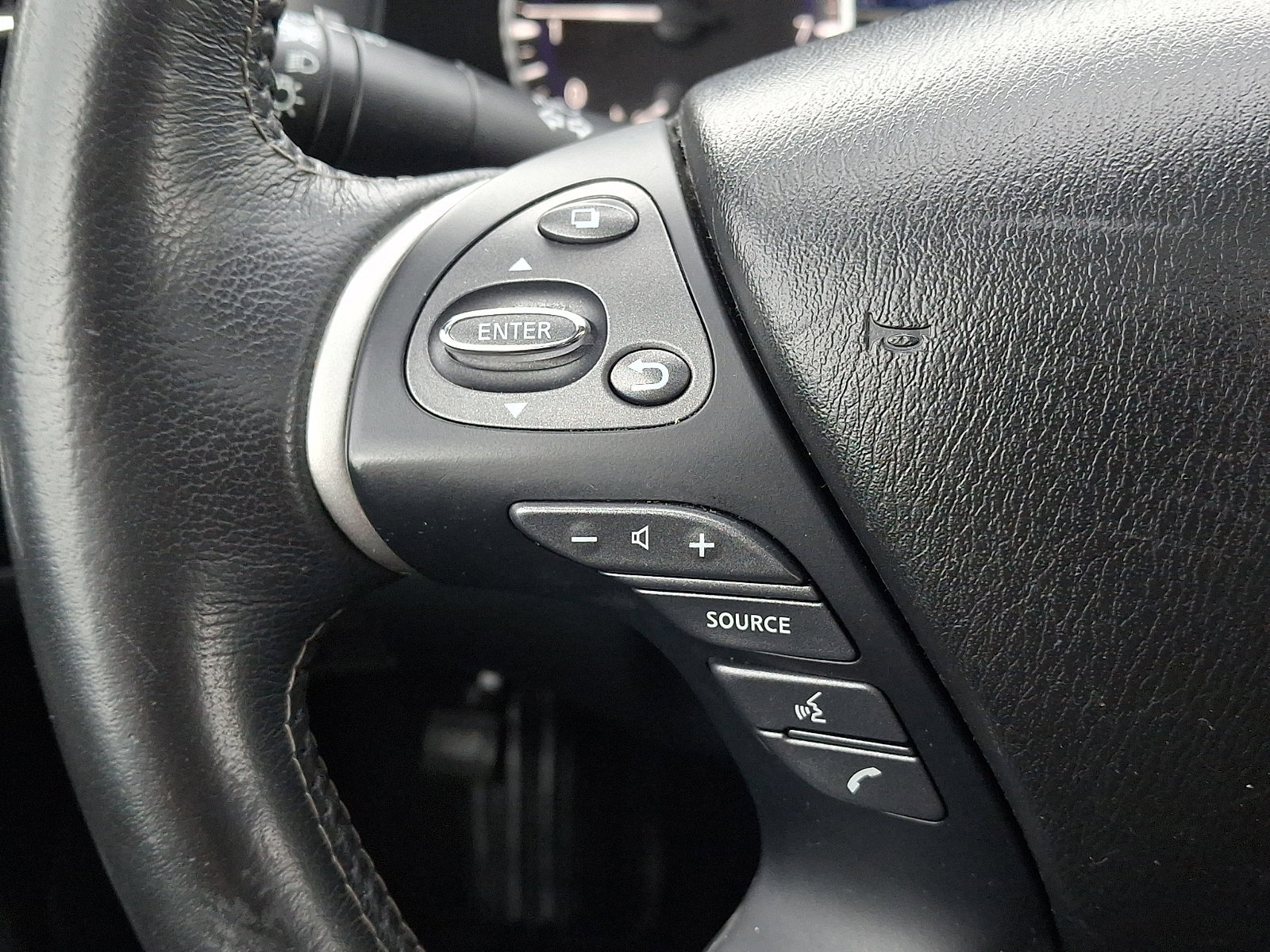 Used 2020 INFINITI QX60 Luxe w/ Essential Package image 29