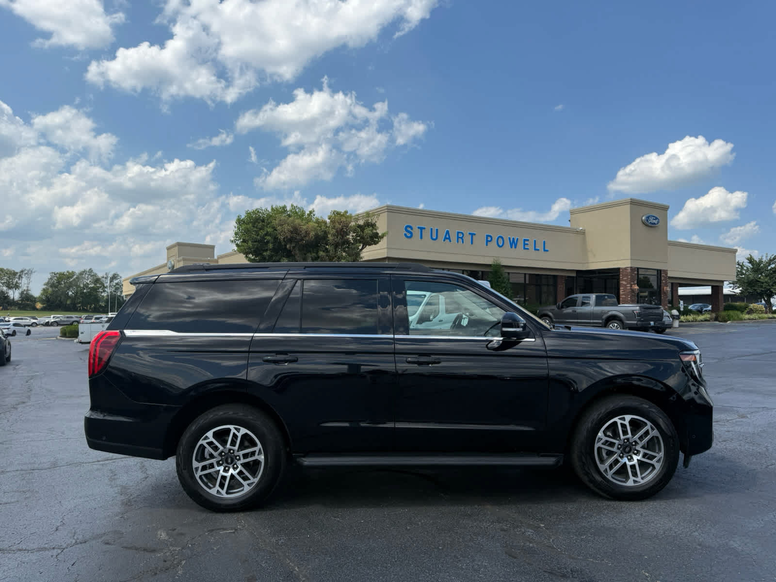 Certified 2025 Ford Expedition Active AWD/4WD image 21