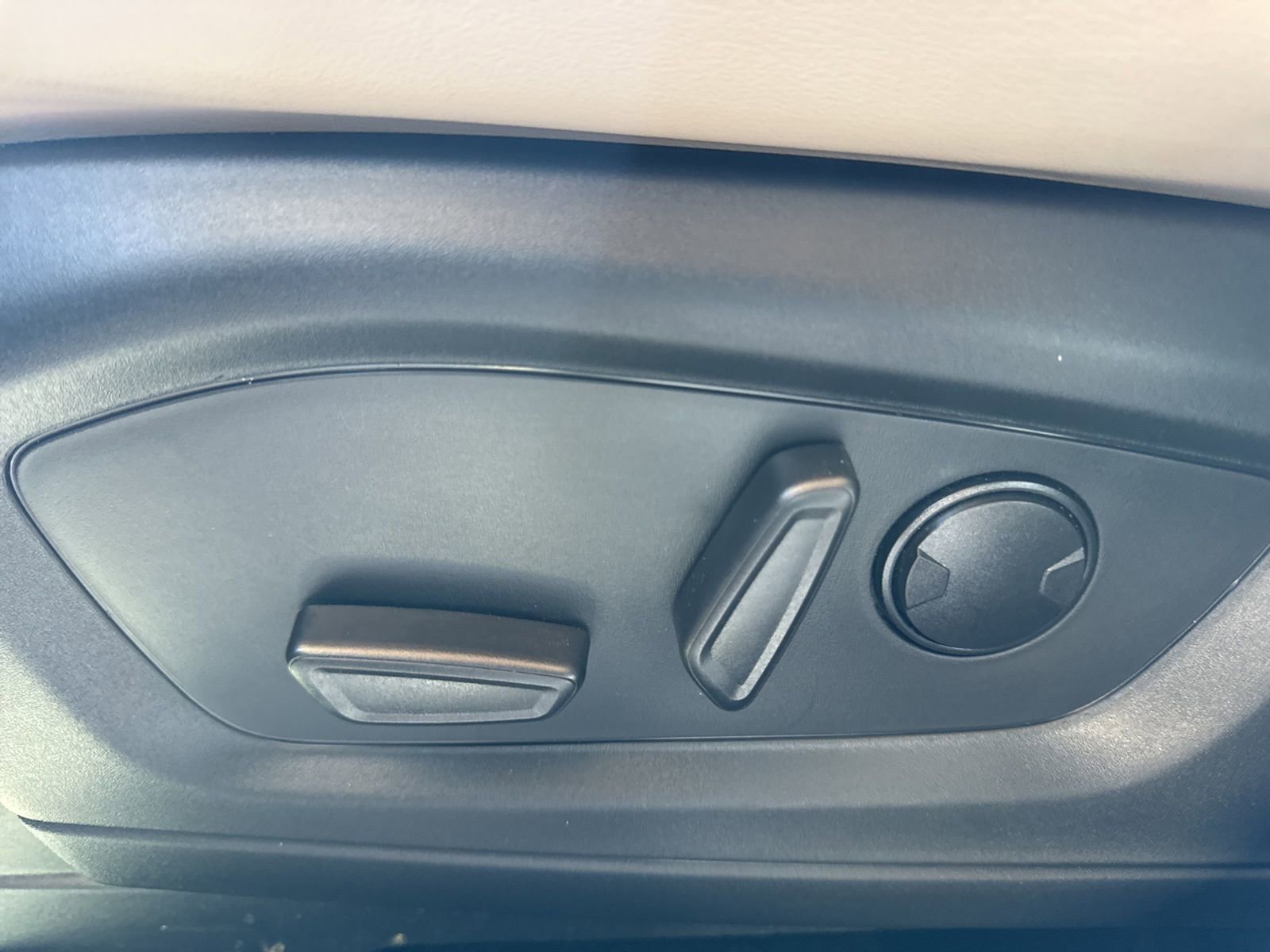 Certified 2023 Ford Explorer XLT w/ Equipment Group 202A image 24