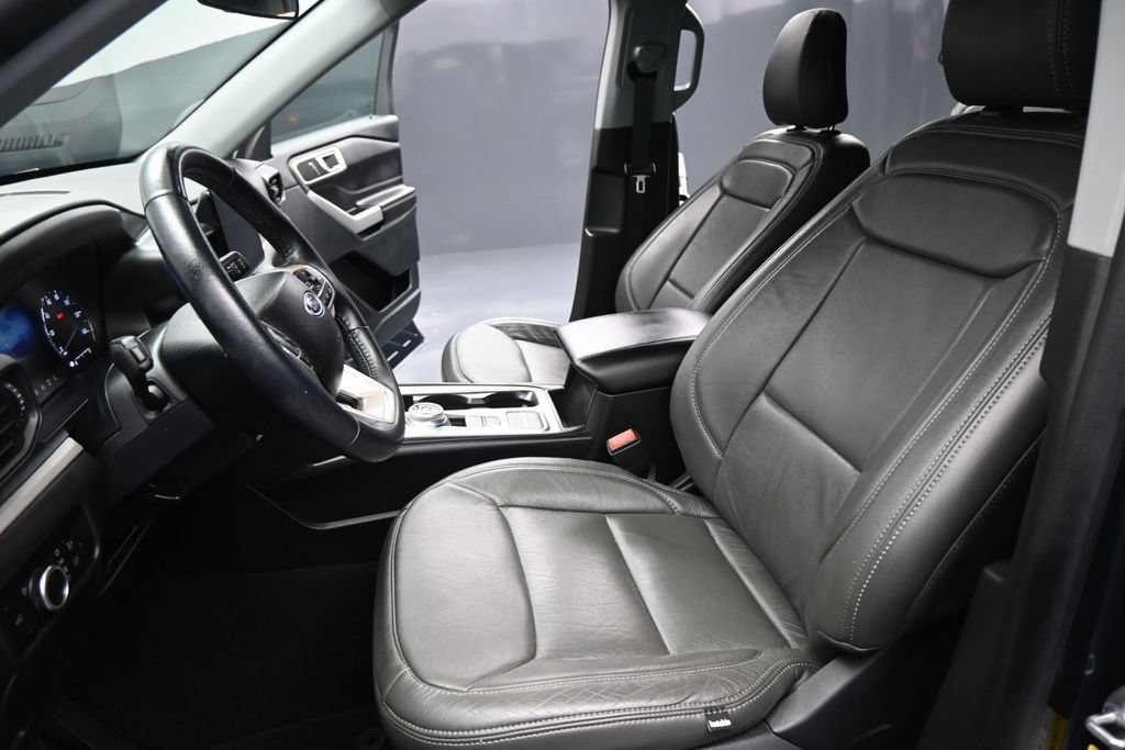 Certified 2023 Ford Explorer XLT RWD image 10