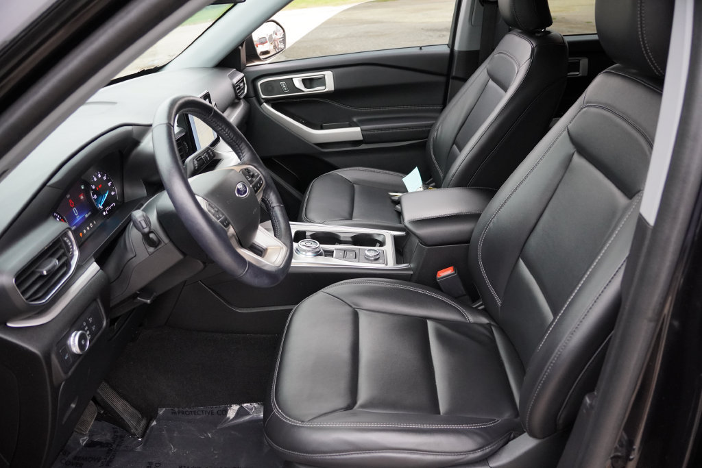 Certified 2022 Ford Explorer XLT w/ Equipment Group 202A AWD/4WD image 16
