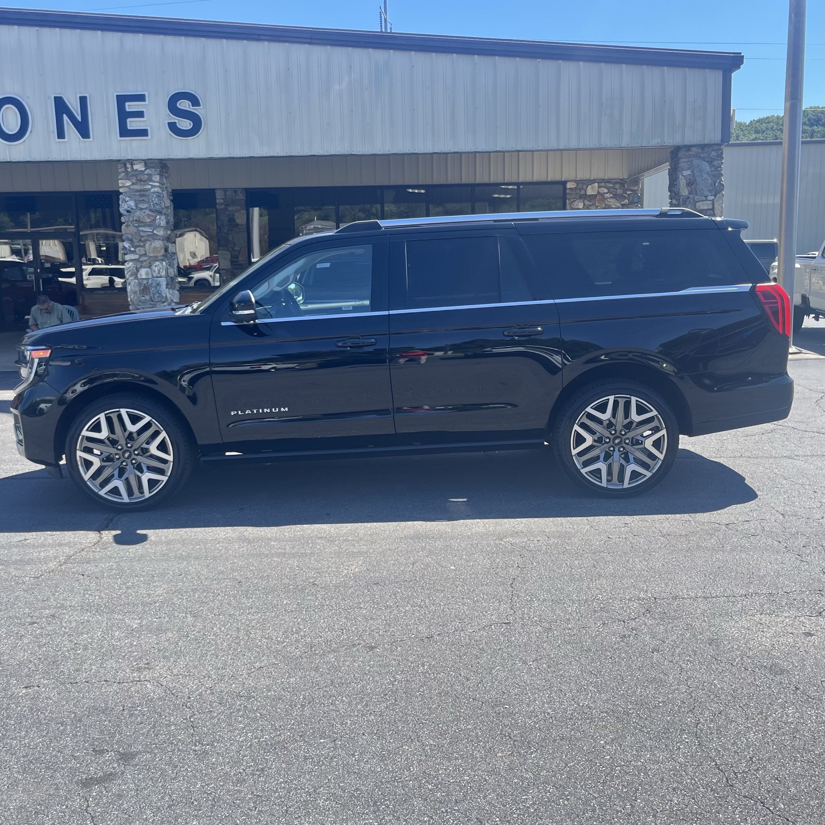 Certified 2025 Ford Expedition Max Platinum w/ Platinum Ultimate Package AWD/4WD image 1
