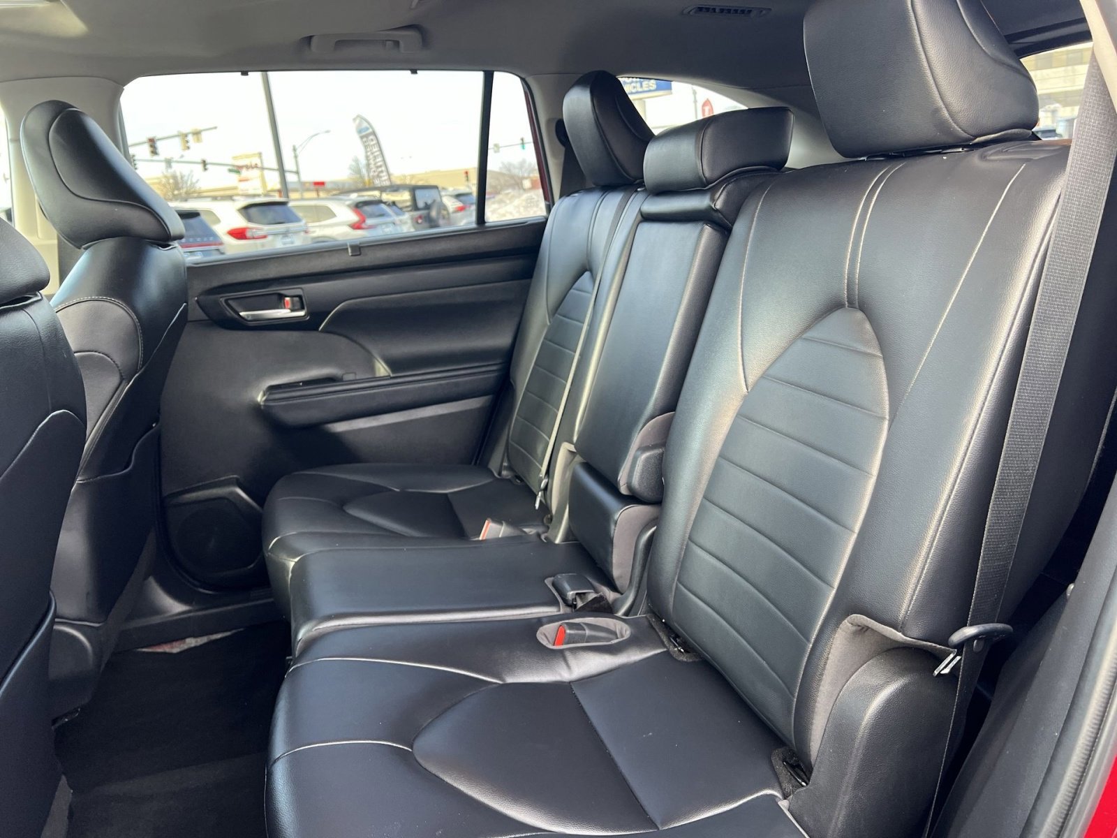 Used 2023 Toyota Highlander XLE image 24