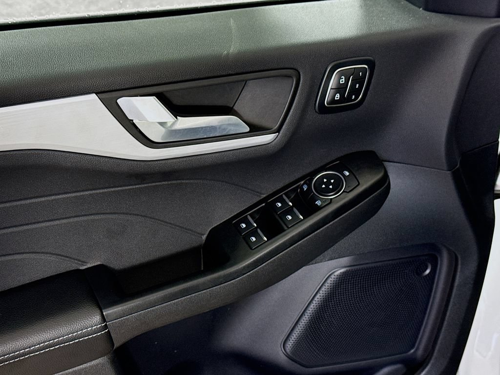 Certified 2025 Ford Escape Platinum FWD image 21
