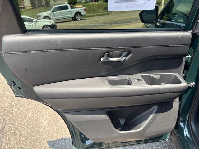 Used 2025 Nissan Pathfinder SL AWD/4WD image 43