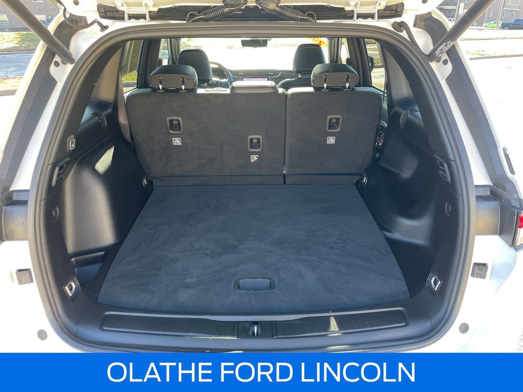 Used 2024 Jeep Grand Cherokee Limited w/ Luxury Tech Group II image 32