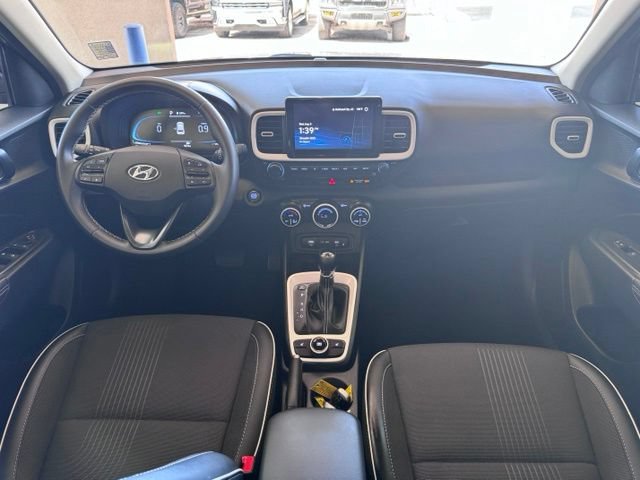 Used 2025 Hyundai Venue Limited FWD image 12