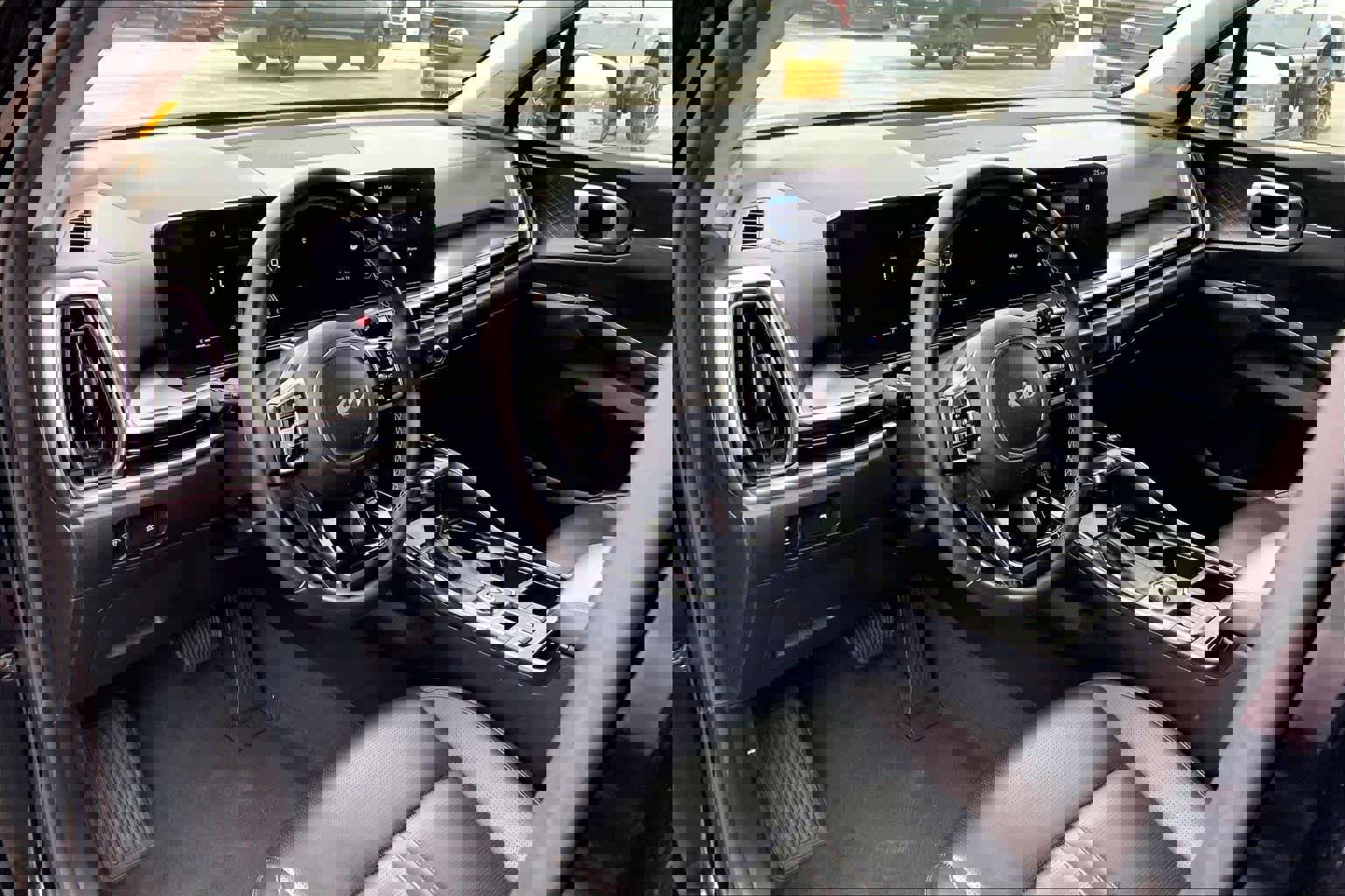 Used 2024 Kia Sorento S image 15