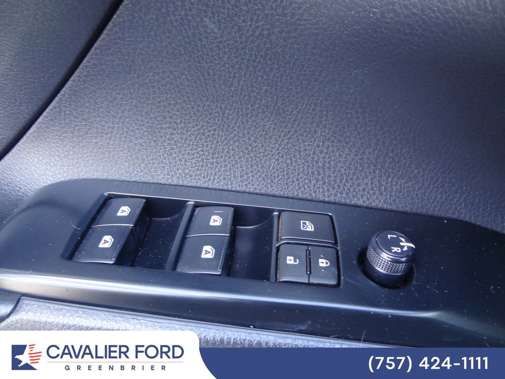 Used 2019 Toyota Camry SE FWD image 13