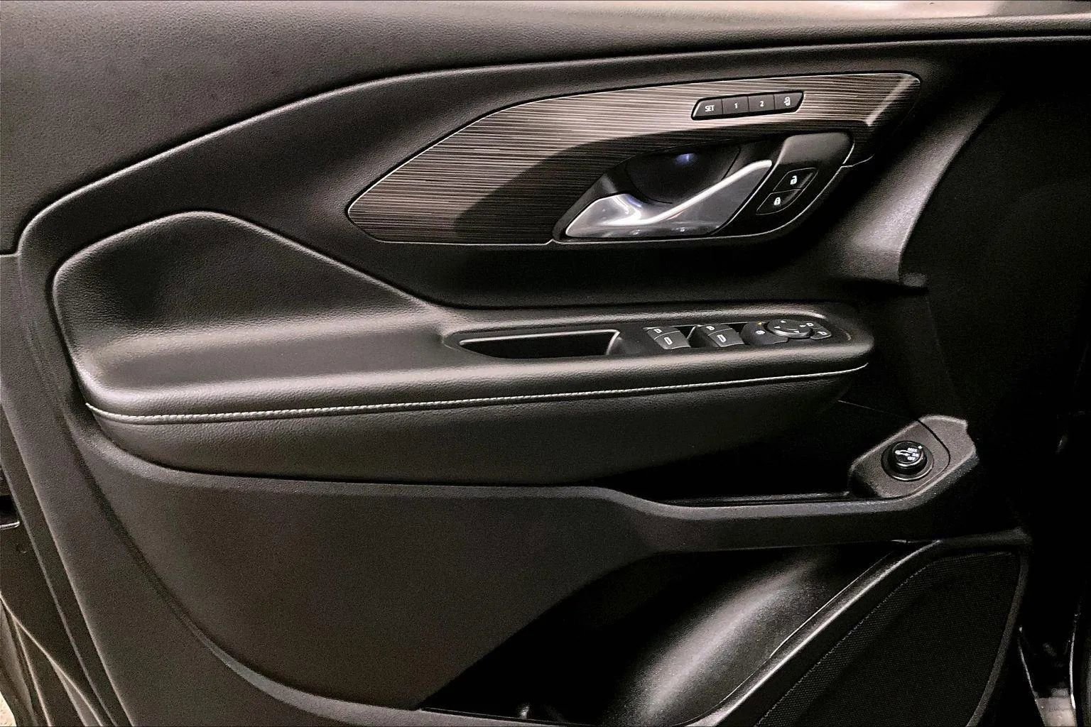 Used 2024 GMC Terrain SLT image 22