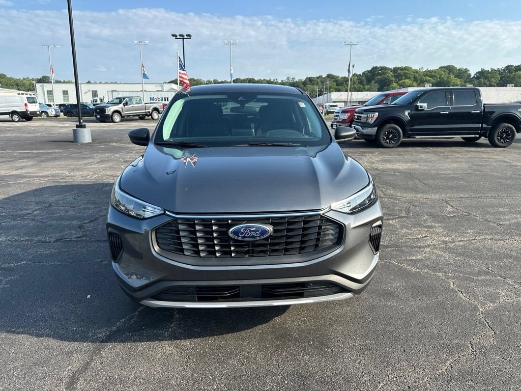 Certified 2025 Ford Escape Active AWD/4WD image 2