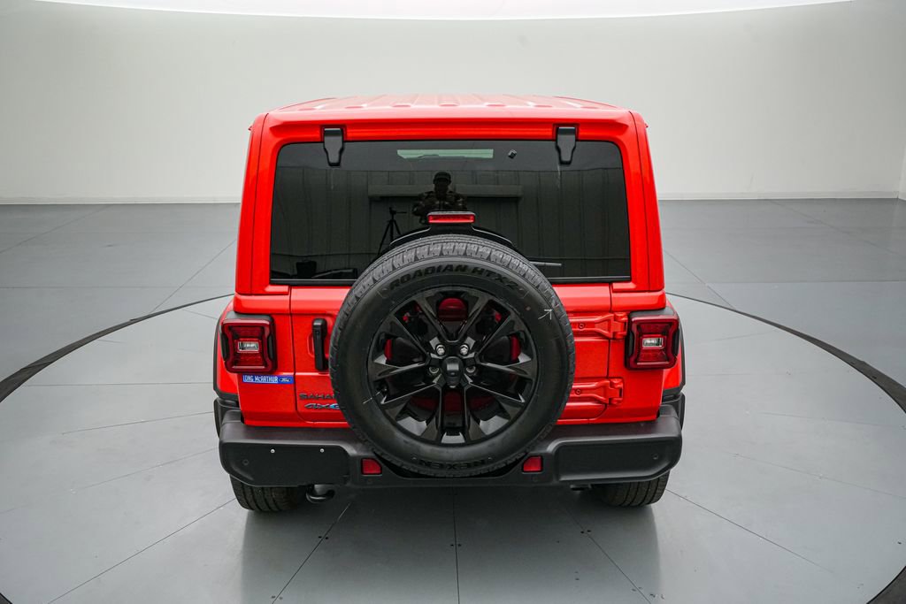 Used 2025 Jeep Wrangler Unlimited Sahara w/ Safety Group AWD/4WD image 5