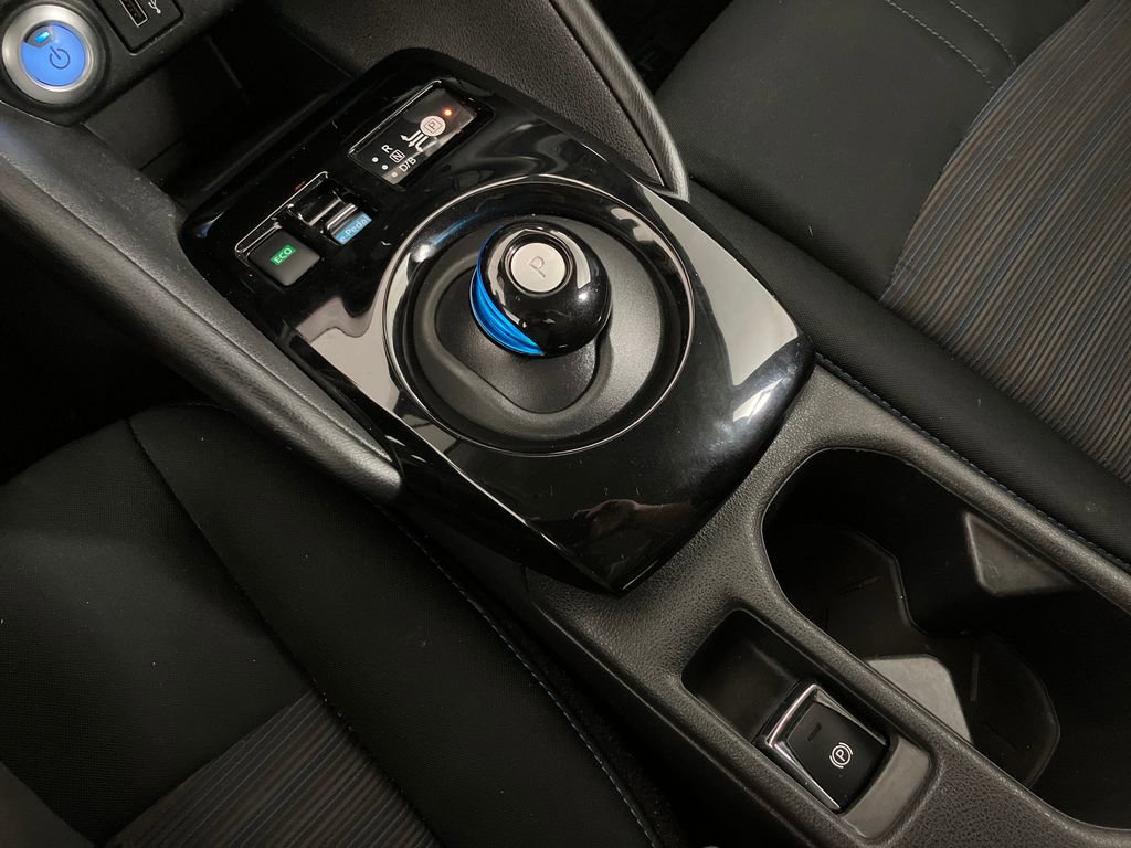 Used 2021 Nissan Leaf SV w/ SV Technology Package image 27
