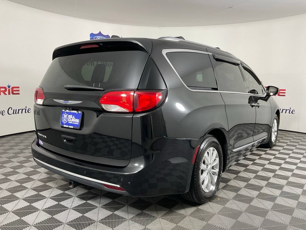 Used 2018 Chrysler Pacifica Touring-L Plus FWD image 3