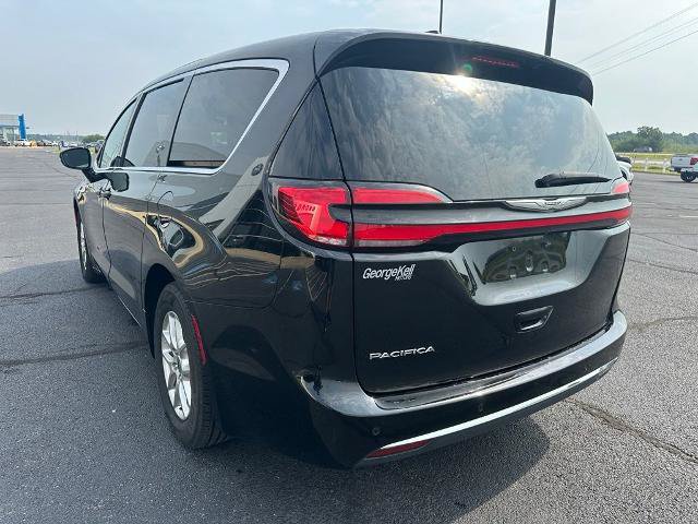 Used 2025 Chrysler Pacifica Select FWD image 25