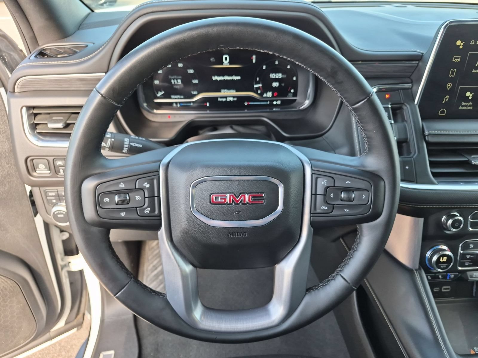 Used 2024 GMC Yukon XL SLT w/ SLT Luxury Package AWD/4WD image 19