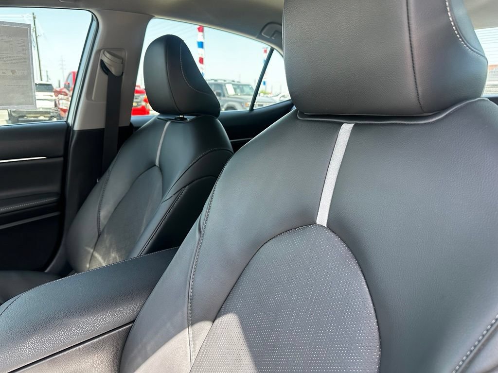 Used 2022 Toyota Camry XSE FWD image 17