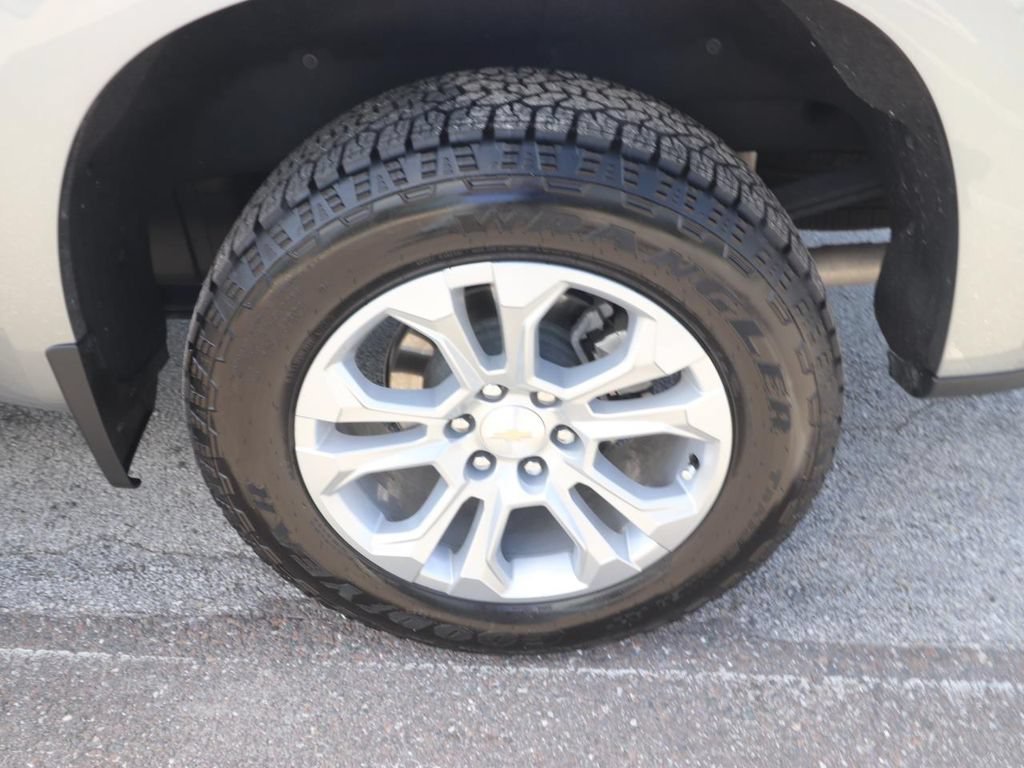 Used 2026 Chevrolet Silverado 1500 LTZ w/ LTZ Premium Package AWD/4WD image 17
