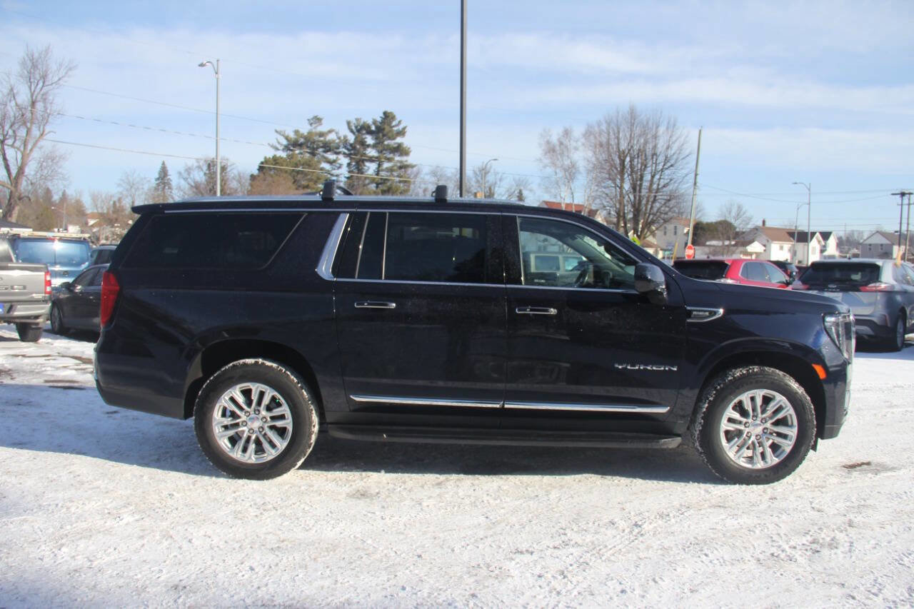 Used 2023 GMC Yukon XL SLT image 3
